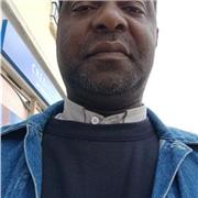 Formateur accompagnateur, professeur à domicile, donne des cours de mathématiques.